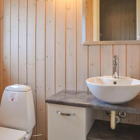 בית נופש Henne With A Fireplace 08