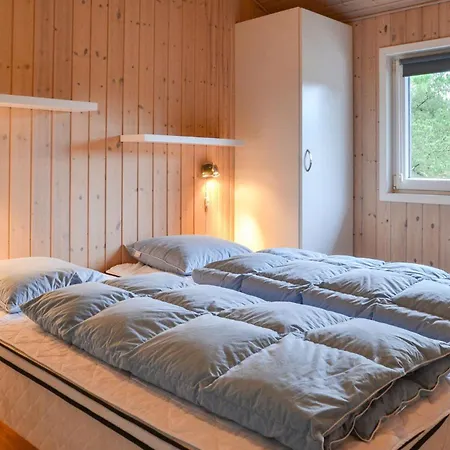 בית נופש Henne With A Fireplace 08