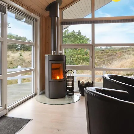 Henne With A Fireplace 08 בית נופש האנה סטרנד